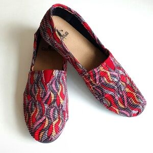 Corkys Multicolor Red Pink Wave Slip-On Flats Size 8